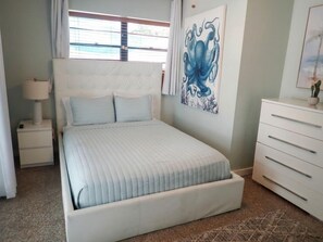 Room - Private Pool • Sleeps 8 • Near Beach, Downtown Hollywood, Stadium Events & FLL airport (Hollywood)