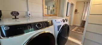 Cozy Campus Art Cottage