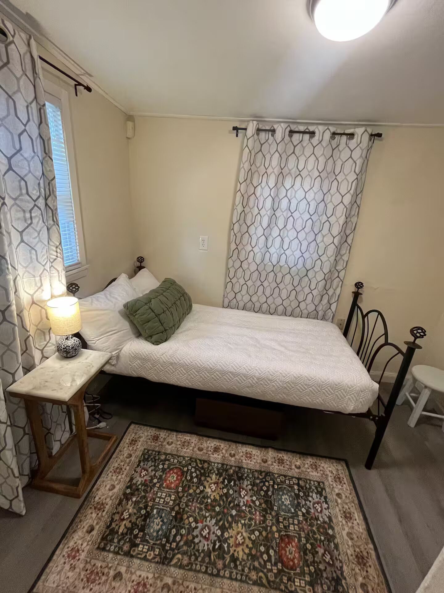 2 bedrooms, desk, iron/ironing board, travel crib