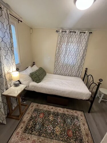 Cozy Campus Art Cottage