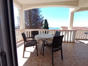 Outdoor dining - Villa Delfin 2 - Apartment in Susanj (Šušanj)