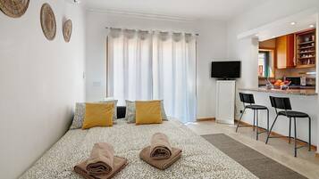 2 habitaciones, tabla de planchar con plancha, wifi y ropa de cama