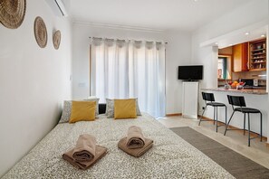 2 chambres, fer et planche à repasser, Wi-Fi, draps fournis