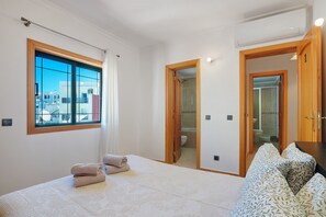 2 bedrooms, iron/ironing board, WiFi, bed sheets - Colmeia AL - Casa Essência: Modern Apartment for 6 Near the Beach with Balcony (Armação de Pêra)