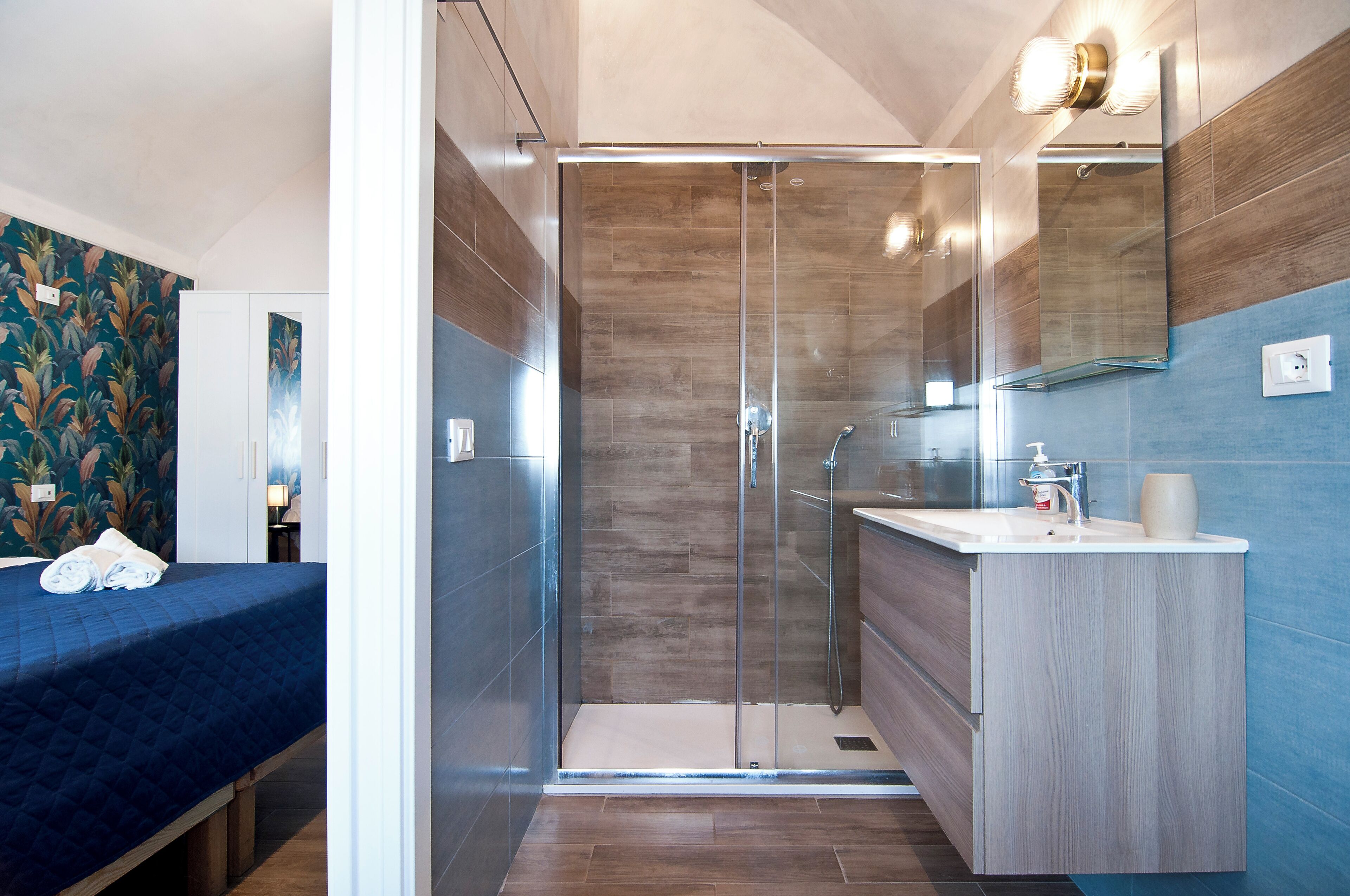 Dusche, Haartrockner, Bidet, Handtücher