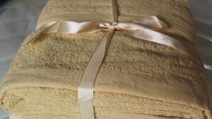 A stack of folded towels tied with a ribbon. - Full apartment 13 beds and 3 bathrooms near the airport North La Laguna Tenerife (La Laguna)
