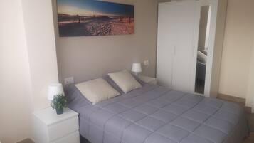 6 bedrooms, iron/ironing board, WiFi, bed sheets