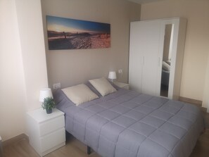 6 bedrooms, iron/ironing board, WiFi, bed sheets - Full apartment 13 beds and 3 bathrooms near the airport North La Laguna Tenerife (La Laguna)