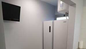 A kitchen with a white table, two white refrigerators, and a blue cabinet. - Full apartment 13 beds and 3 bathrooms near the airport North La Laguna Tenerife (La Laguna)