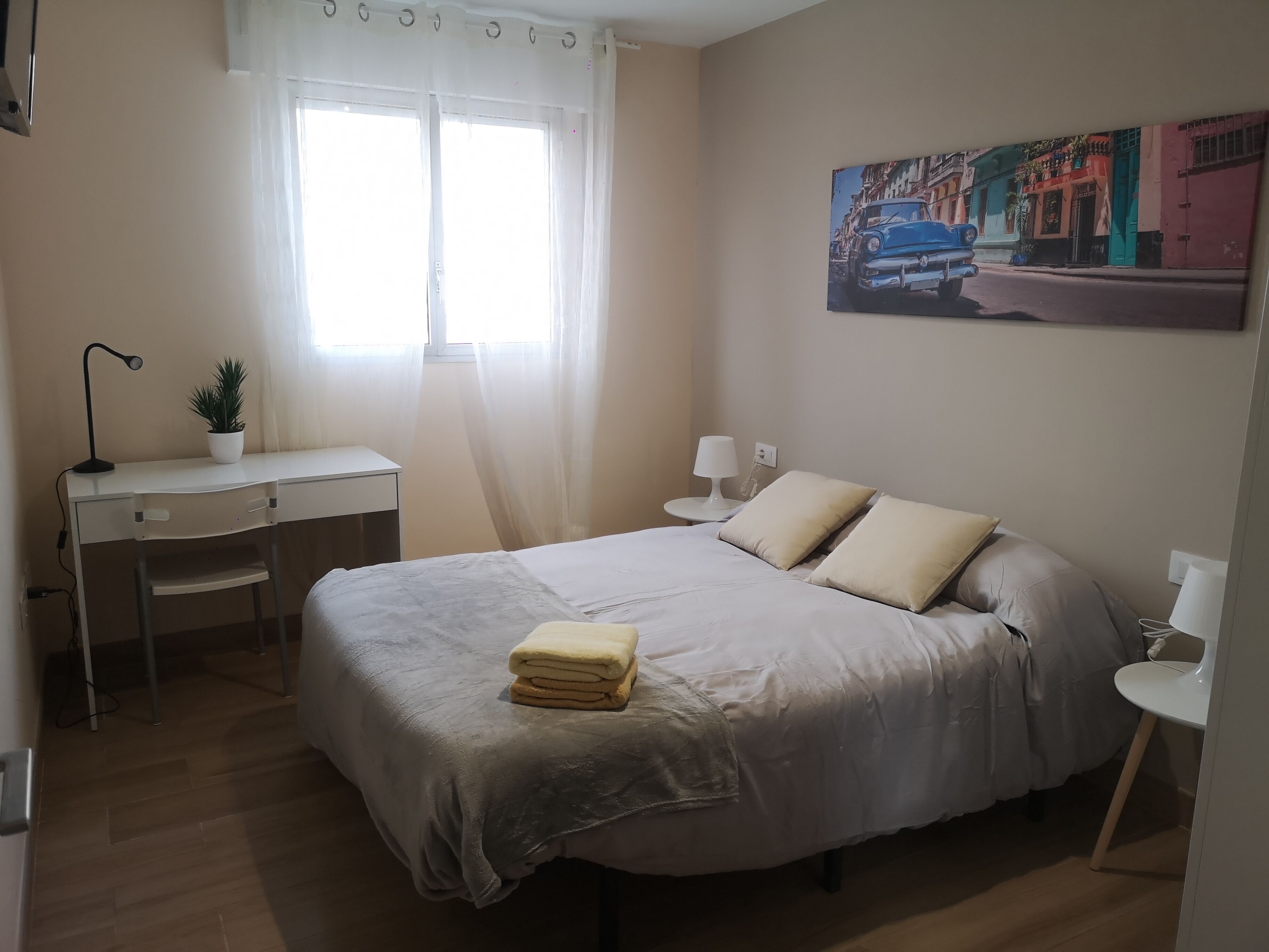 6 bedrooms, iron/ironing board, WiFi, bed sheets