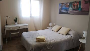 6 bedrooms, iron/ironing board, WiFi, bed sheets