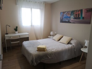 6 habitaciones, tabla de planchar con plancha, wifi y ropa de cama 