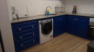 Micro-ondes, four, plaque de cuisson