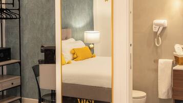 Deluxe-Vierbettzimmer | Zimmersafe, Verdunkelungsvorhänge, schallisolierte Zimmer