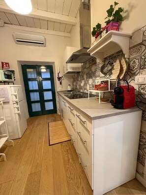 Nicht klassifiziertes Bild, 2 von 15, Schaltfläche