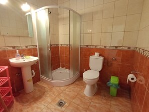 Shower, bidet, towels - Villa Delfin 4 - Studio in Šušanj (Šušanj)