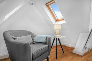 TV, offices - Skylit Top-Floor Studio - Soho - Sleeps 4 (London)