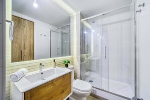 Shower, hair dryer, towels - Live Ñuñoa with Pool & Wifi in Metro Irarrázaval (Ñuñoa)
