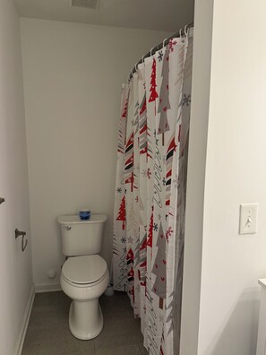 Toallas, jabón, papel de baño