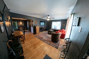 Unclassified image, 4 of 44, button