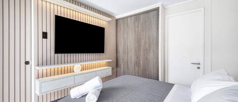 2 bedrooms, iron/ironing board, WiFi