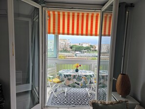 Interior - Apartment with View and Terrace in Fréjus (Fréjus)