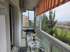 Outdoor dining - Apartment with View and Terrace in Fréjus (Fréjus)