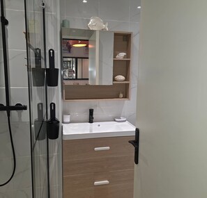 Een douche, een haardroger