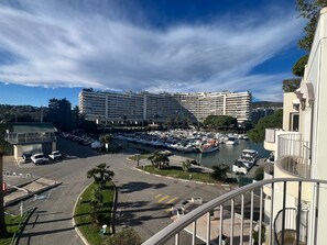 Property grounds - Bright apartment with pool in Mandelieu (Mandelieu-la-Napoule)