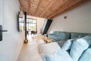 TV - House with spa and direct access to Lake Cazaux (La Teste-de-Buch)