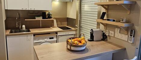 Réfrigérateur, micro-ondes, four, lave-vaisselle