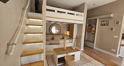 Bright studio apartment with terrace in Cannes