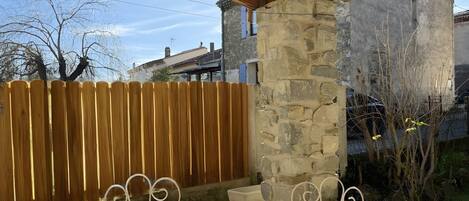 屋外ダイニングエリア