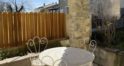 Cottage 'Gîte 4 Personnes – Drôme Provençale' with Shared Terrace, Wi-Fi and Air Conditioning