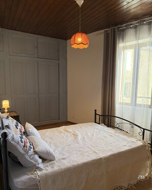 2 bedrooms, WiFi, bed sheets - Cottage 'Gîte 4 Personnes – Drôme Provençale' with Shared Terrace, Wi-Fi and Air Conditioning (Puy-Saint-Martin)