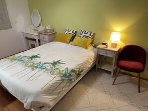 1 habitación, escritorio, tabla de planchar con plancha y wifi gratis 