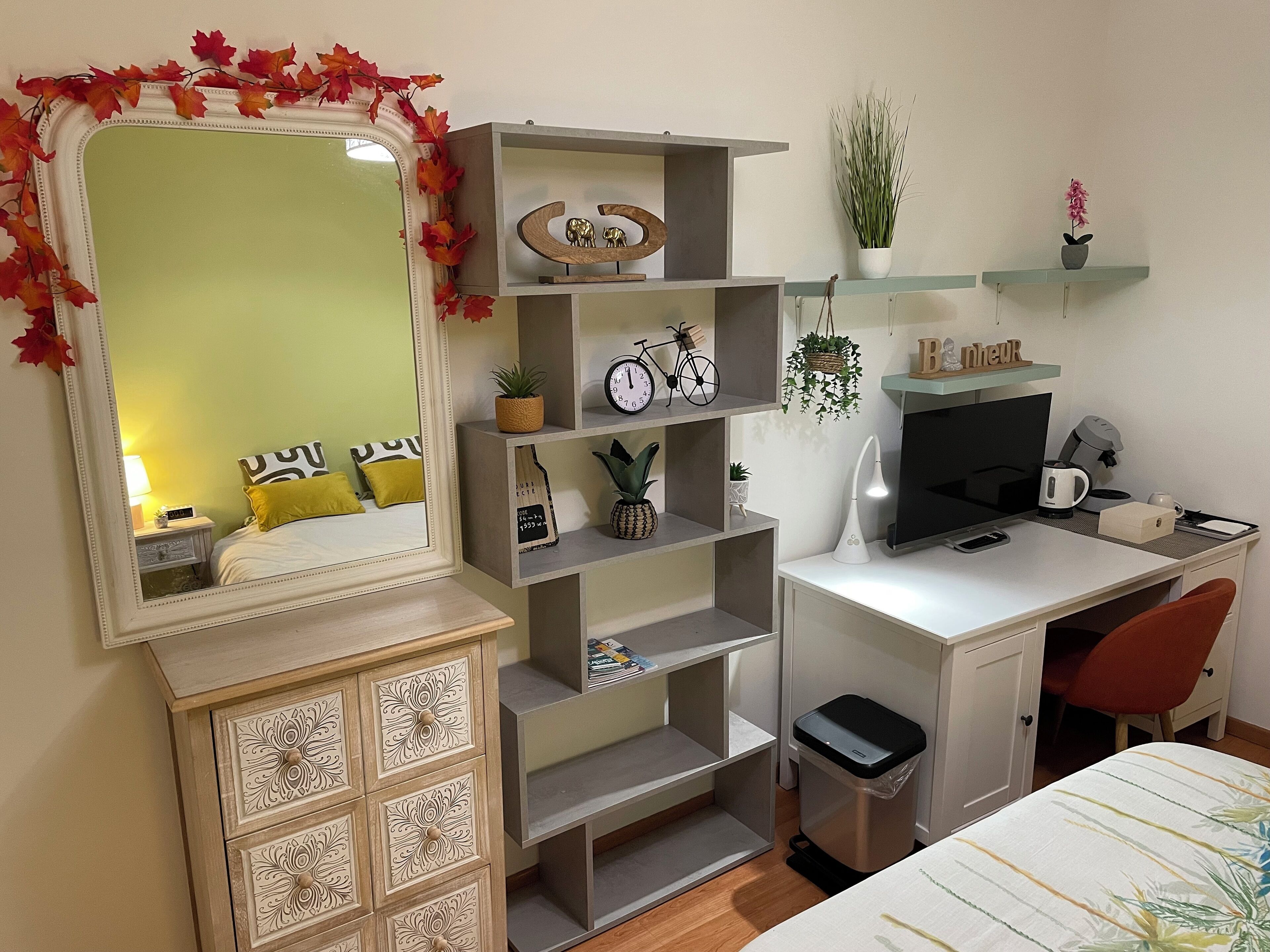 1 chambre, bureau, fer et planche à repasser, Wi-Fi gratuit