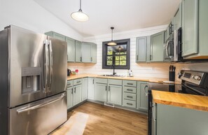Fridge, microwave, oven, stovetop - Hot Tub•Fire Pit•King Bed•SDC 10min•TRL 15min (Branson West)