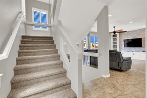 Interior - Spacious 3BR+Den Retreat w/ Yard + Pool Table (Las Vegas)