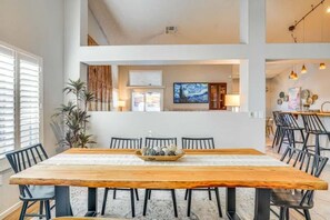 Dining - Modern 3BR Home with Pool, Jacuzzi, Games Room (Las Vegas)
