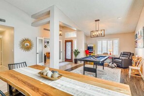 Games room - Modern 3BR Home with Pool, Jacuzzi, Games Room (Las Vegas)