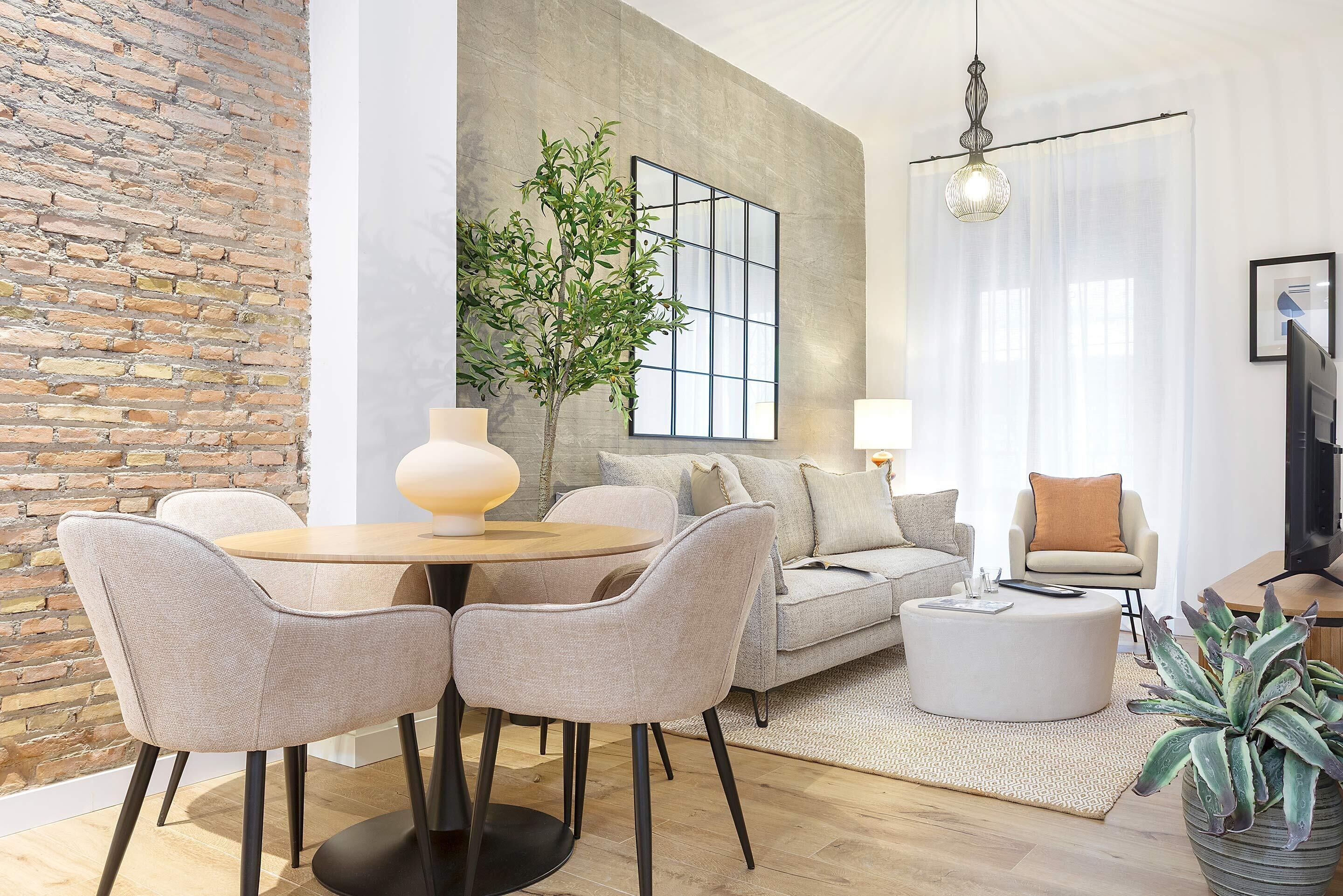 Apartment (3 Bedrooms) | Dining