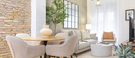 Apartment (3 Bedrooms) | Dining