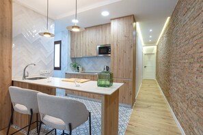 Căn hộ (3 Bedrooms) | Bếp riêng | Lò vi sóng, lò nướng, bếp nấu, dụng cụ pha cà phê/trà 