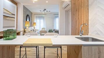 Căn hộ (3 Bedrooms) | Bếp riêng | Lò vi sóng, lò nướng, bếp nấu, dụng cụ pha cà phê/trà