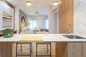 Căn hộ (3 Bedrooms) | Bếp riêng | Lò vi sóng, lò nướng, bếp nấu, dụng cụ pha cà phê/trà 