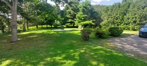 Property grounds - La Maison Hacquard (4BR) - 35 min from Mont-Tremblant, Perfect for Families (St-Emile de Suffolk)