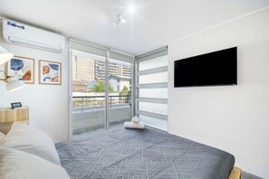 1 bedroom, iron/ironing board, WiFi - Central Isabel I - Modern apartment Pool, AC & Wifi (Santiago)