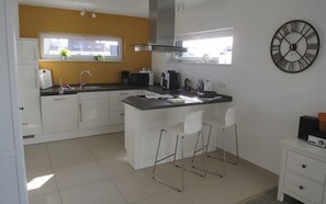 Fridge, microwave, oven, stovetop - Holiday Home 'Olpenitz und Strand' with Sea View, Private Terrace & Sauna (Kappeln)