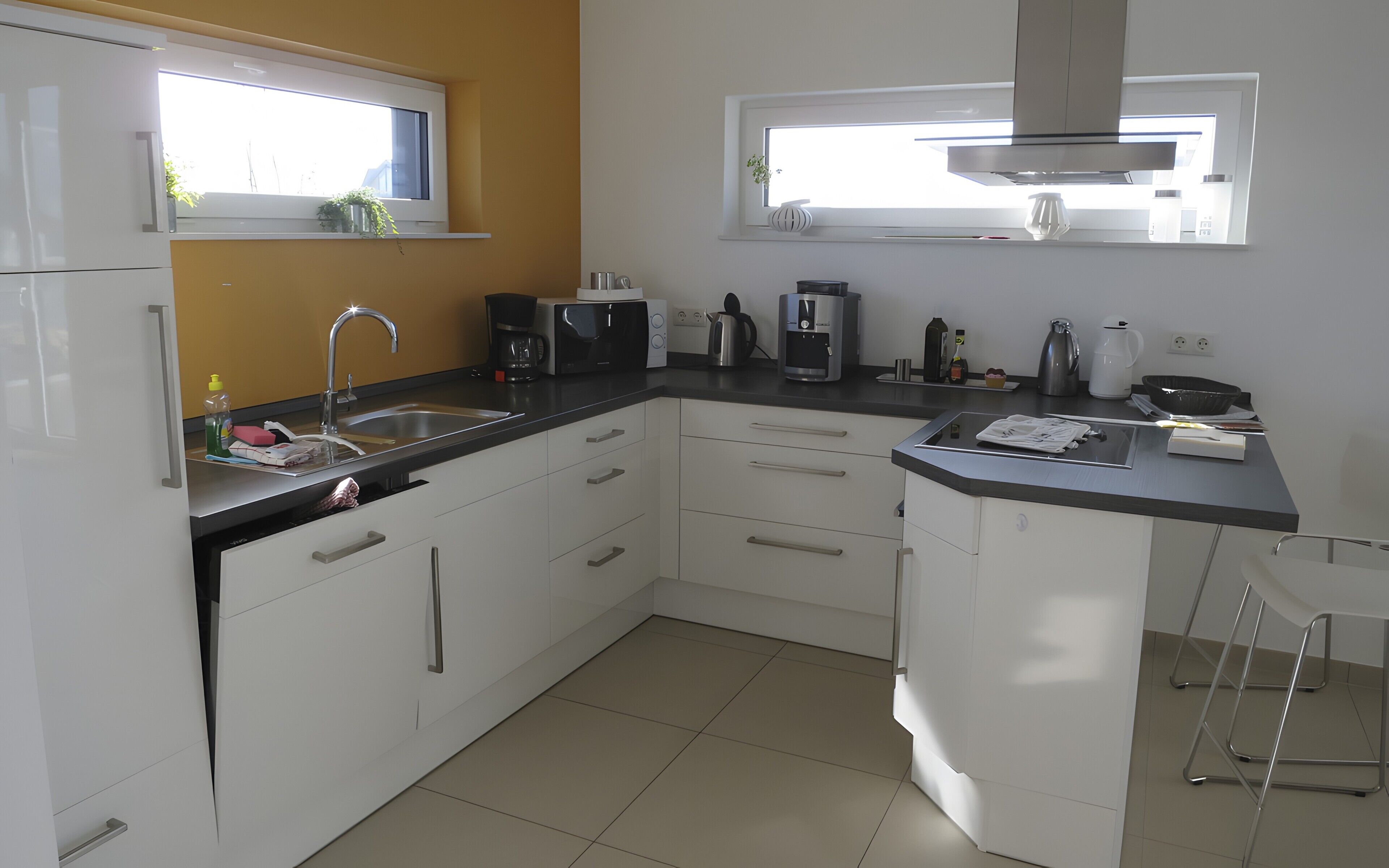 Kühlschrank, Mikrowelle, Ofen, Herdplatte